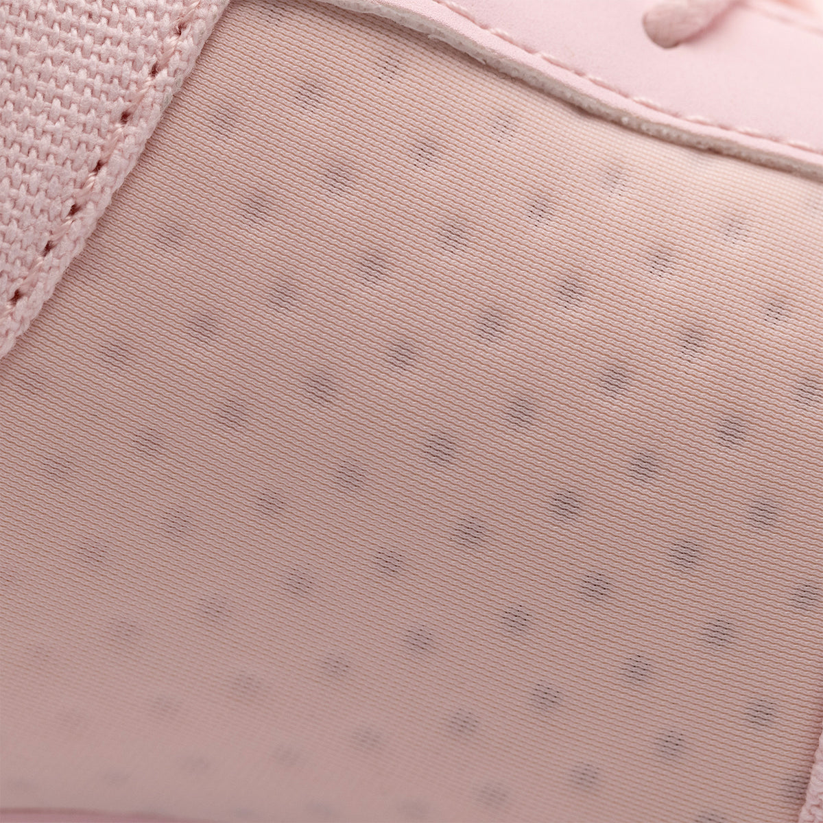 Roze tenisice s podijeljenim đonom