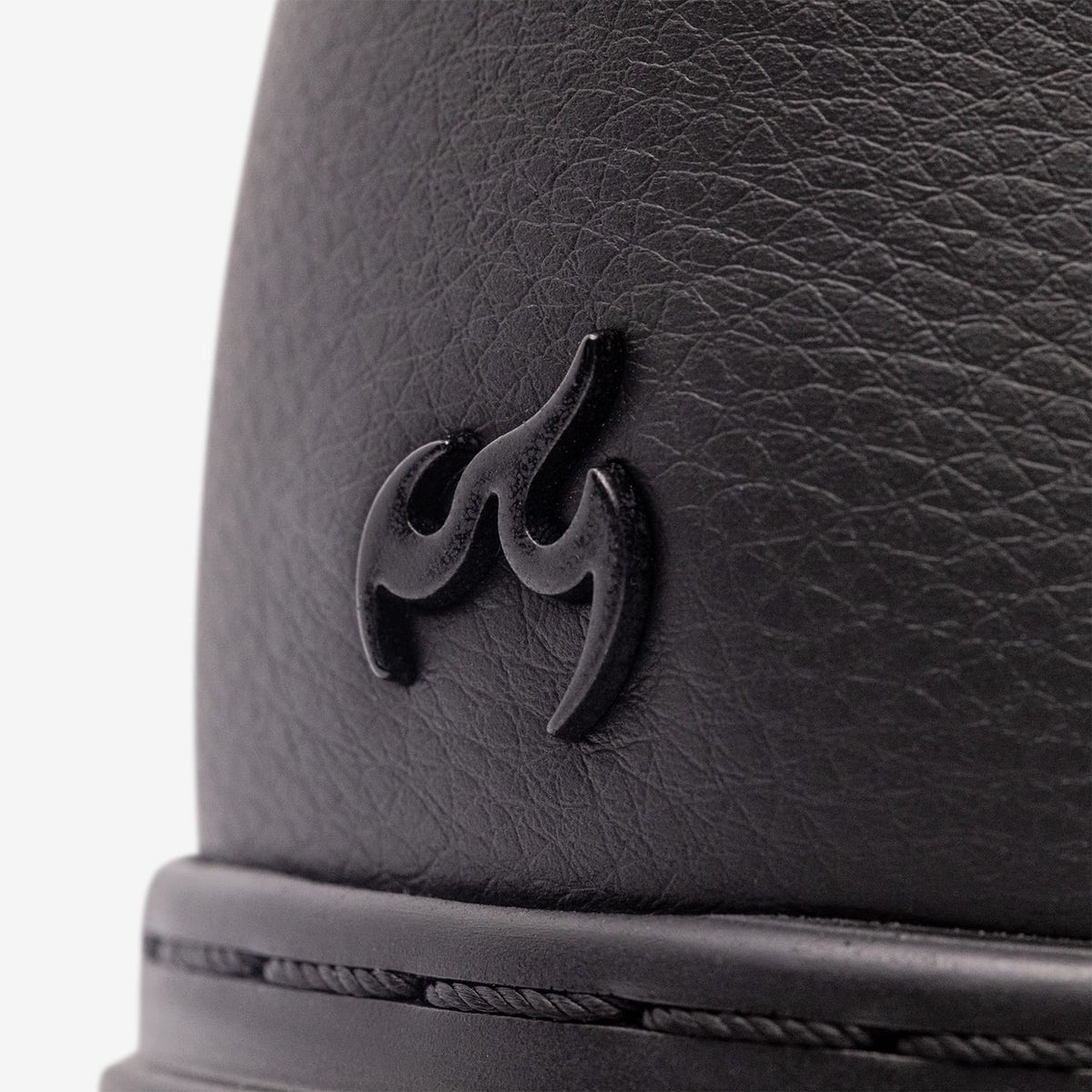 Fuego Sneakers All-black High-top