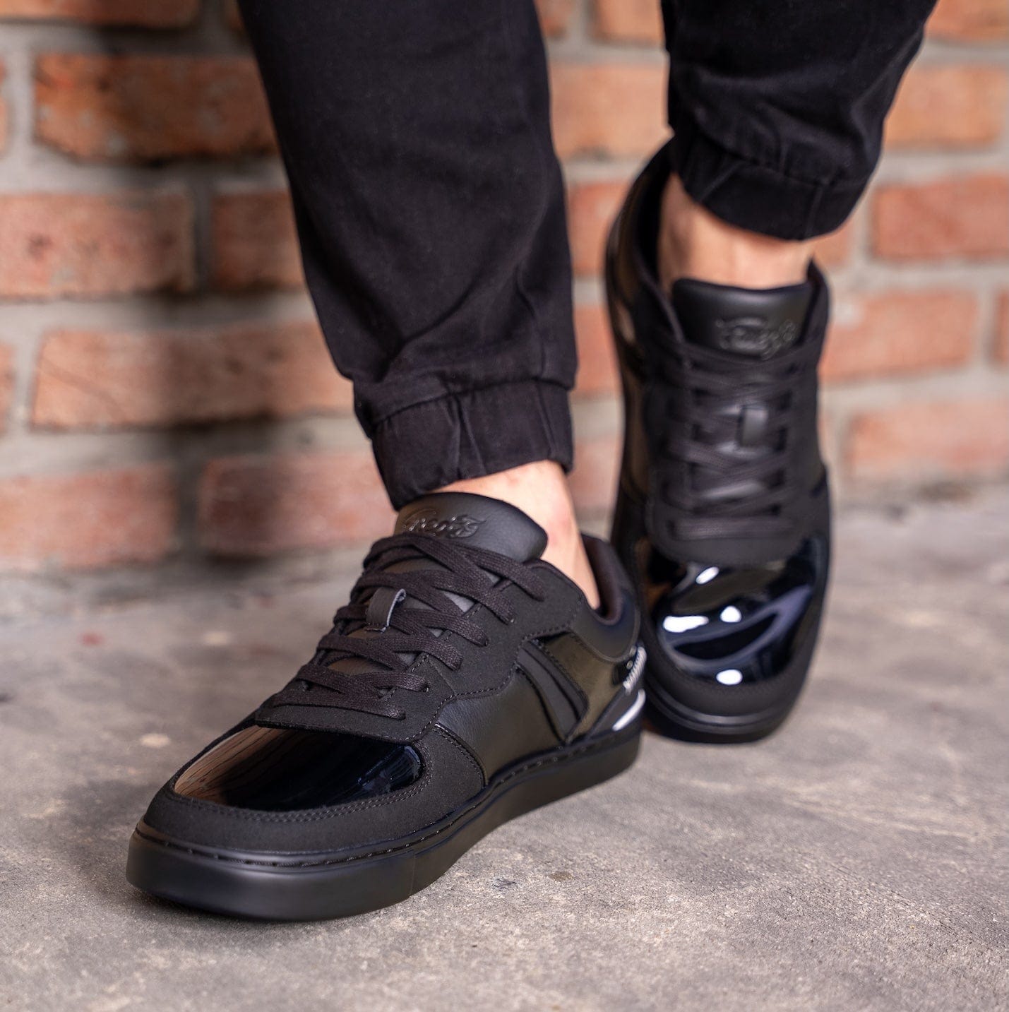 Fuego Sneakers Derek Hough | Low-top